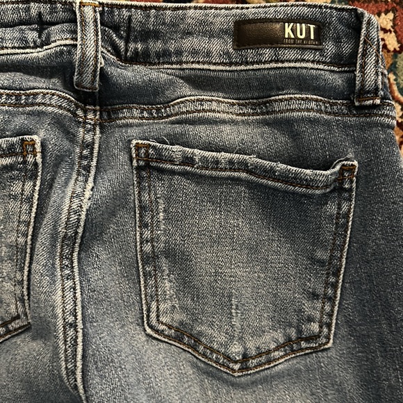 Kut From The Kloth Catherine Jeans. Size 2 - Picture 2 of 4